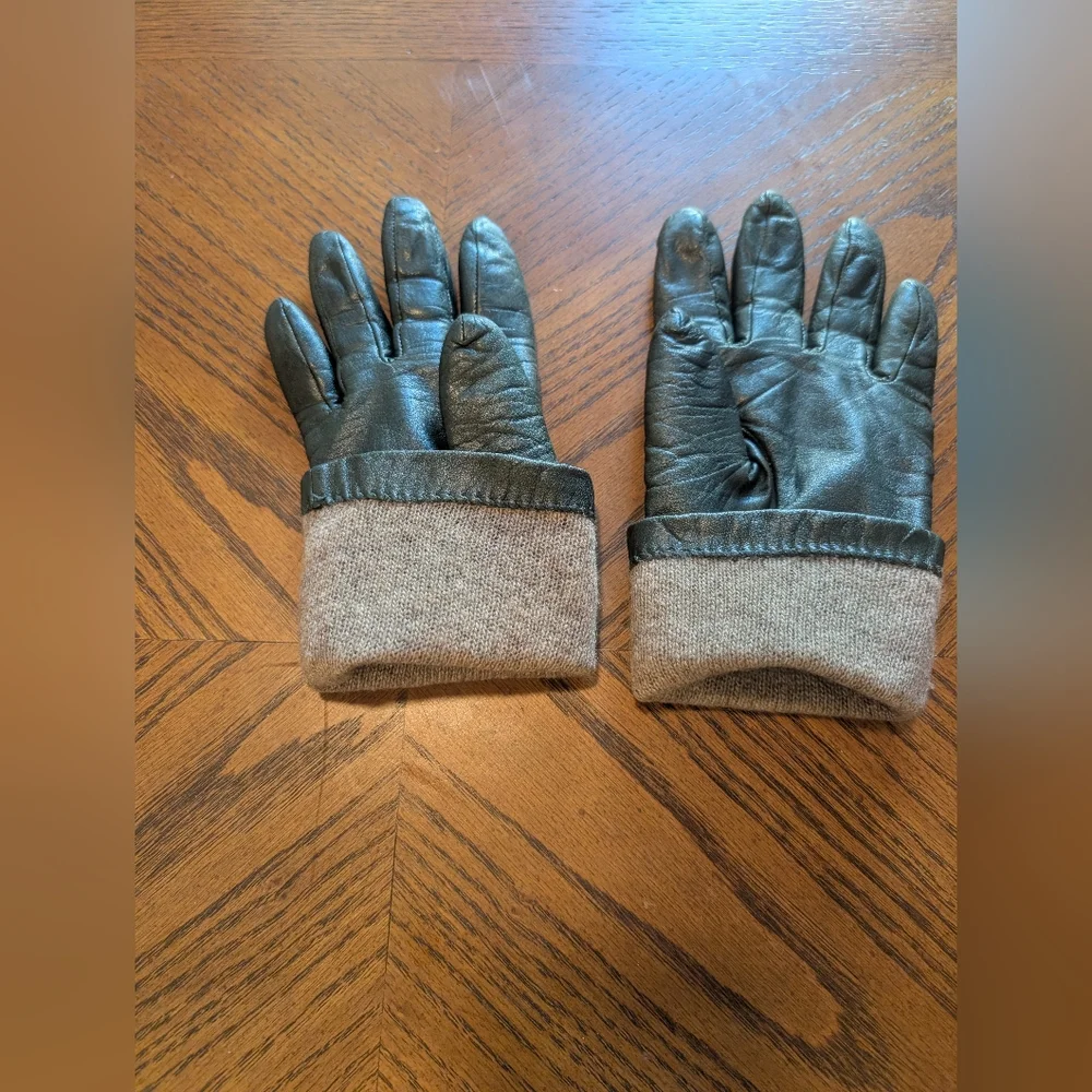1950's Vintage Elegant Olive Green Leather Gloves With 100% Cashmere Interior